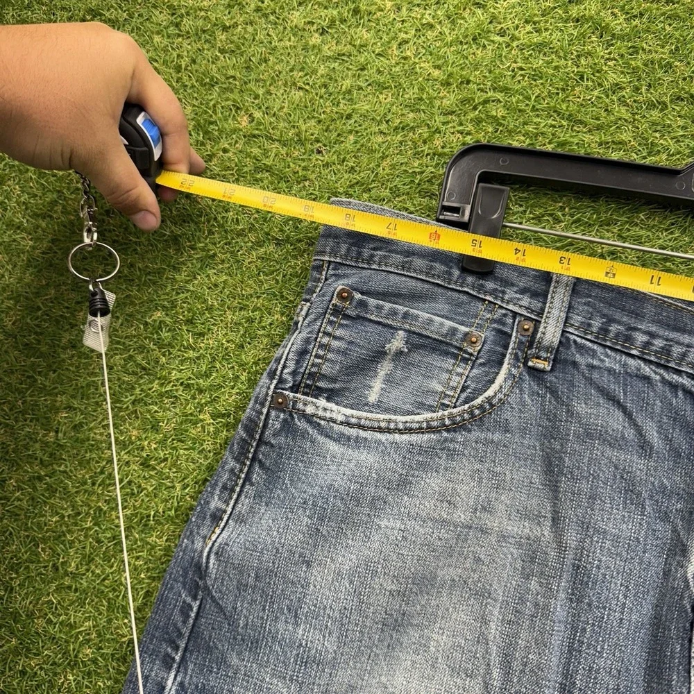 Levis shop confidence